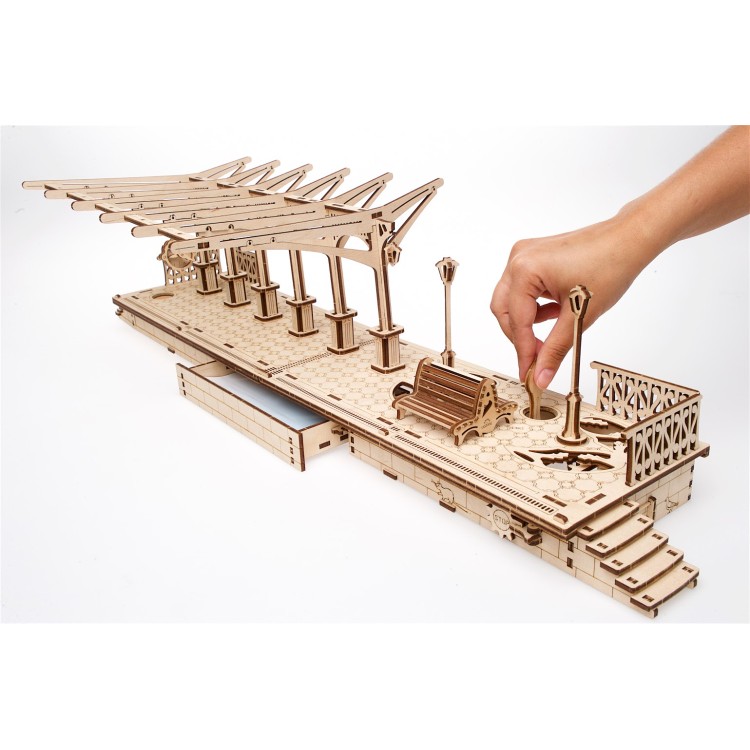 Maquette Quai de Gare Ugears | Puzzle 3D en Bois Mécanique