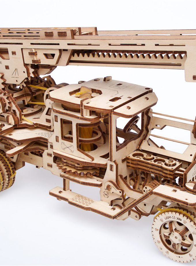 CAMION POMPIER GRANDE ECHELLE