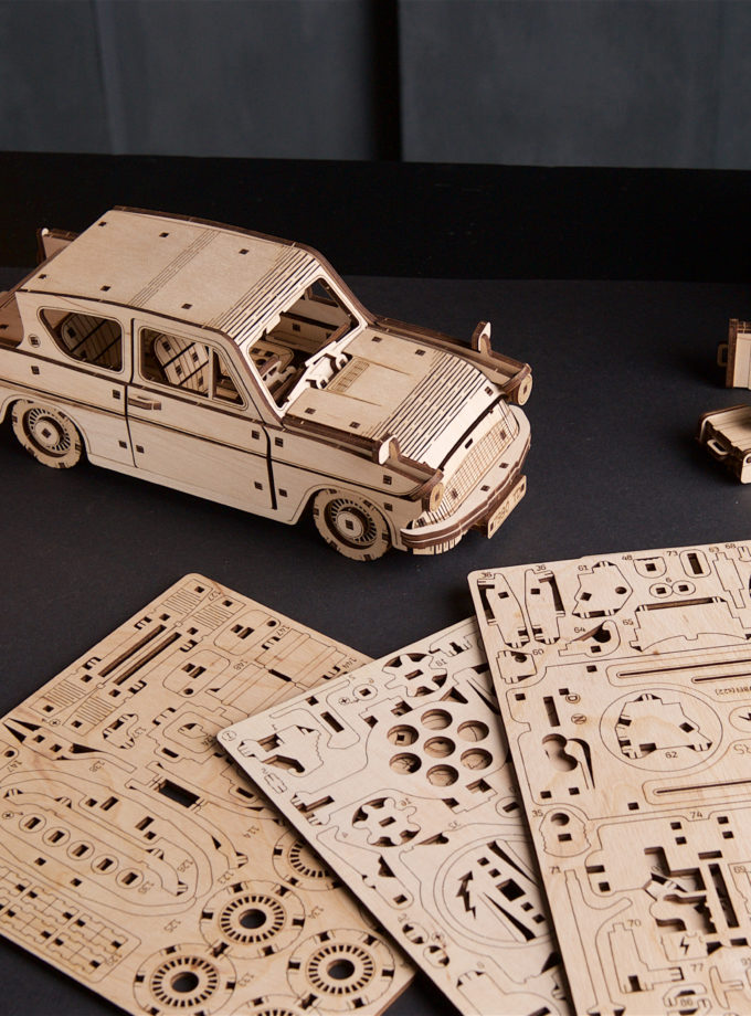 HARRY POTTER FORD ANGLIA FLIEGEND DER WEASLEYS