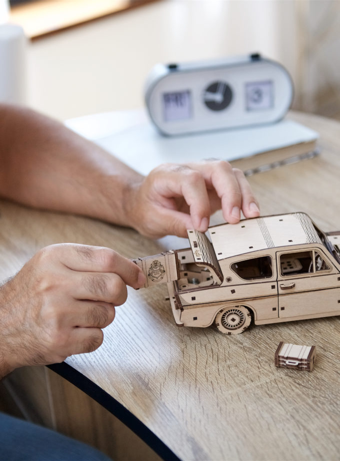 HARRY POTTER FORD ANGLIA FLIEGEND DER WEASLEYS